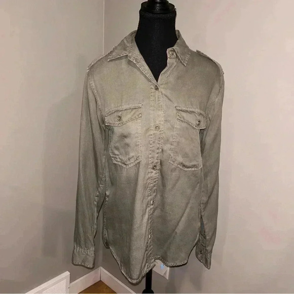 Aritzia  - Community Button Up - Picture 1 of 8